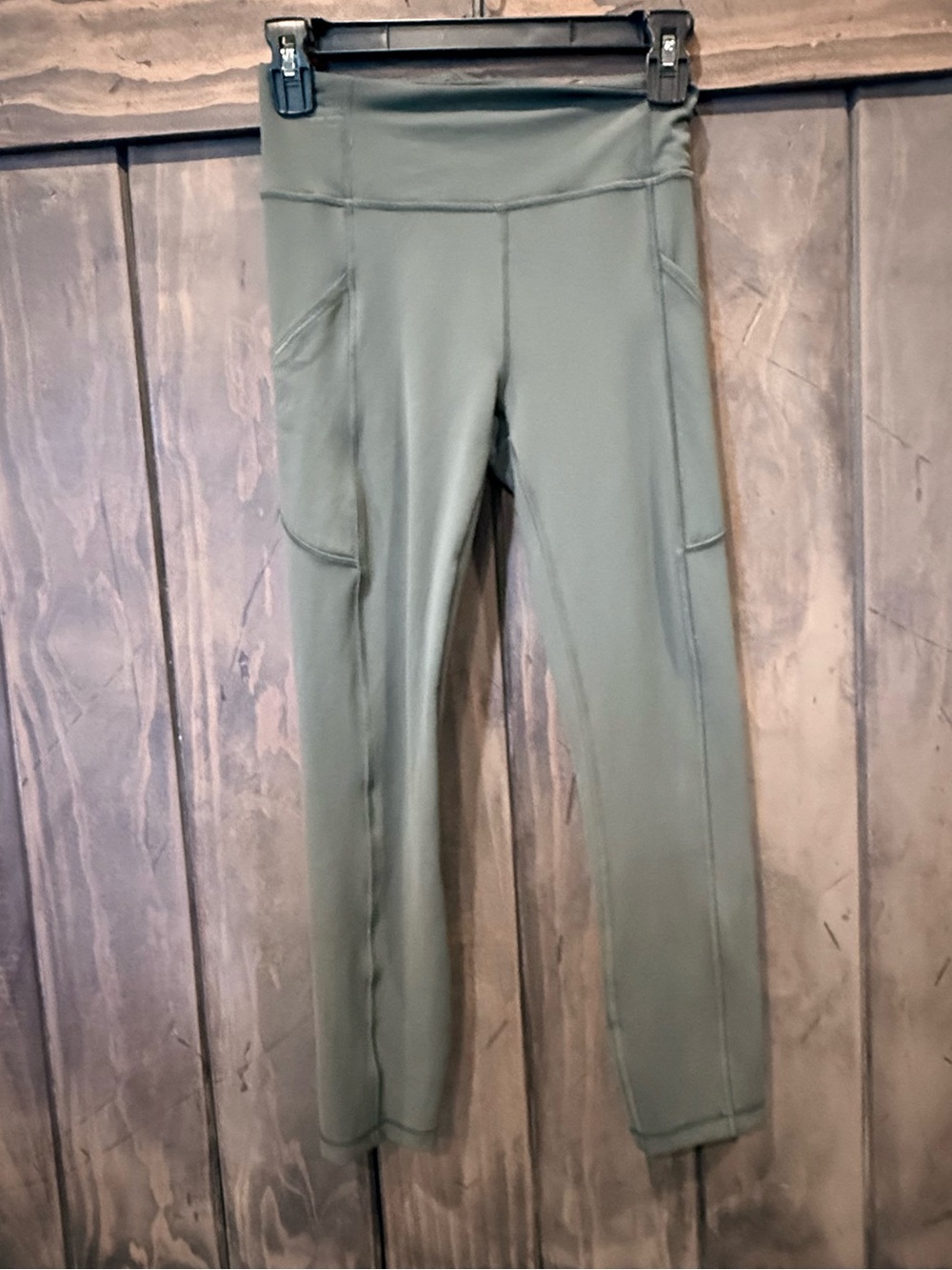 Lululemon Green High-Waist Active Leggings with Side Pockets
